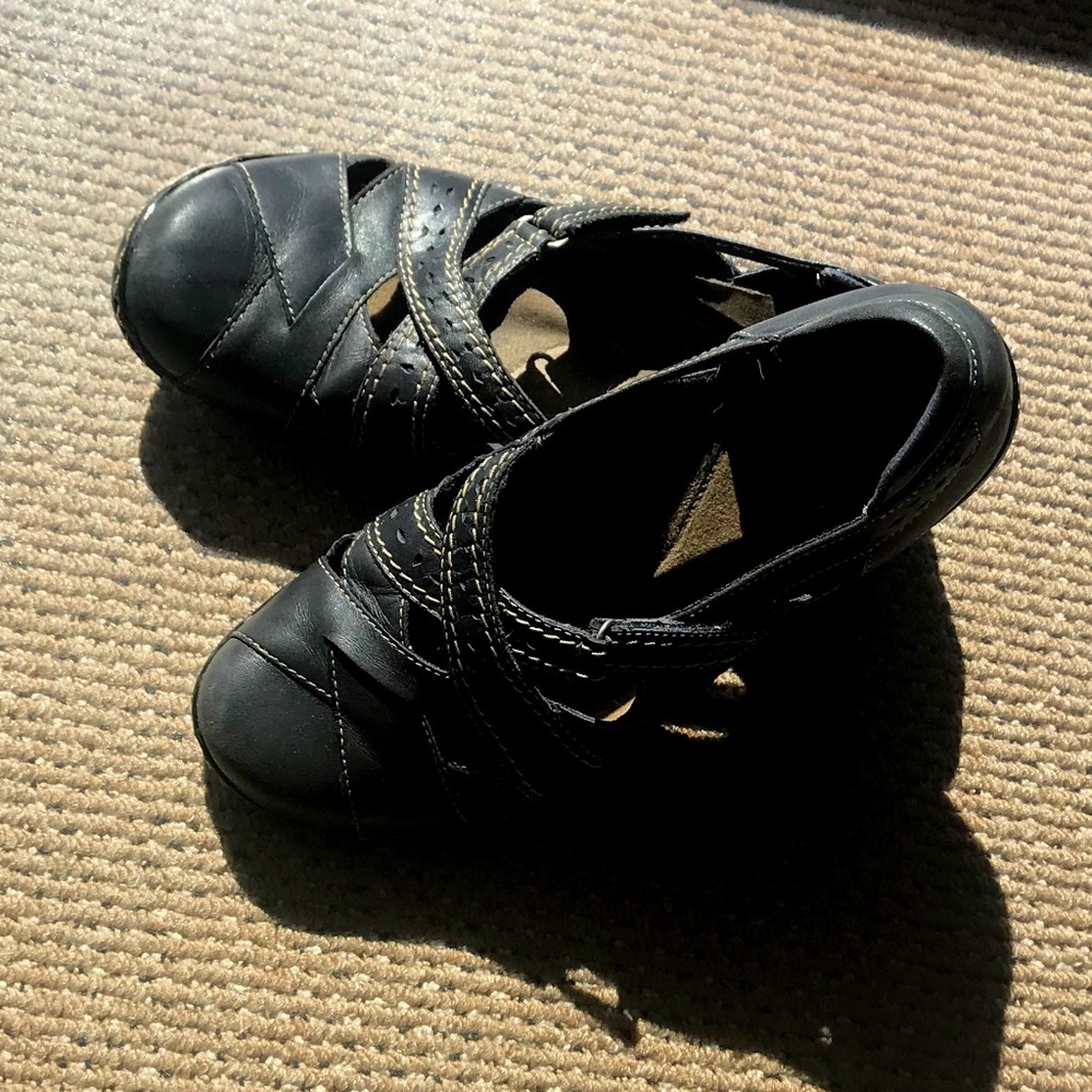 Clark’s women’s Leather Fisherman’s Shoes Sz 8.5m